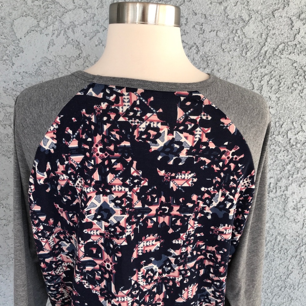 LuLaRoe Long Sleeve Shirt Top Gray Black geometric - Picture 3 of 7